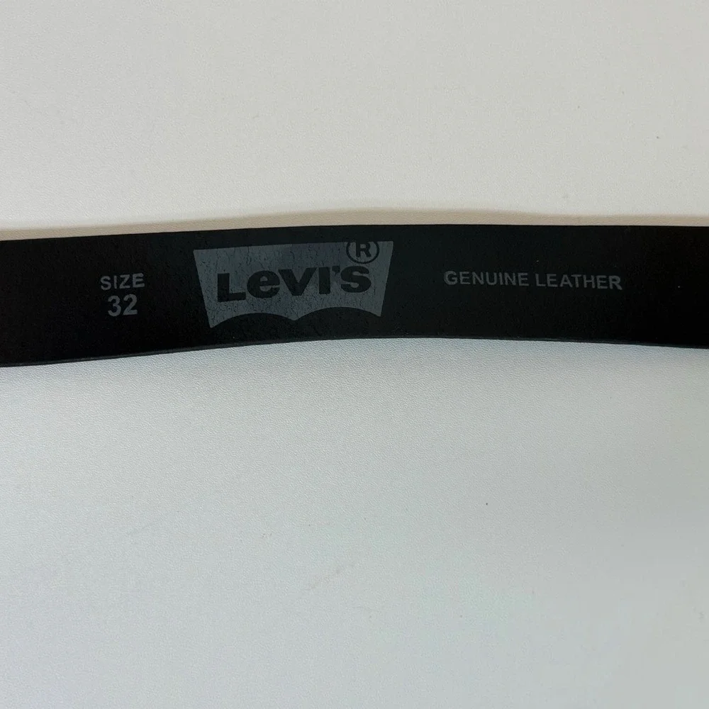 Levi's Black Genuine Leather Size 32 Mens Belt Without Buckle